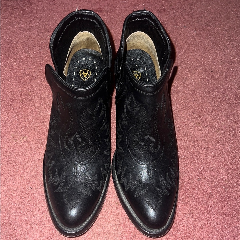 Ariat Low Dixon R Toe women’s black booties